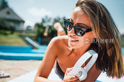 Woman by the pool can get tanned